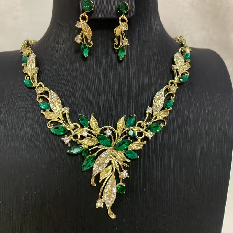 A Set of Women's Fashion Dangling Earrings and Necklace, Light Luxury Green Set for Daily Wear and Parties, Women's Accessories