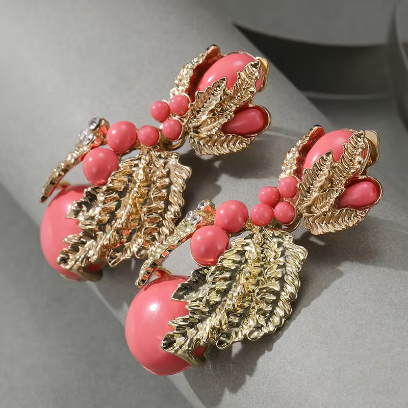 A Pair of Sweet and Elegant Resin Flower Ear Clips, Perfect for Women's Holiday, Birthday, Date, Party, Vacation, Shopping, Daily Wear, and Commuting Accessories