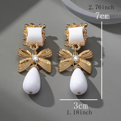 1 Pair Elegant Vintage 18K Golden Plated Zinc Alloy Resin Ear Clips with Copper Ear Needle for Daily Party Occasion