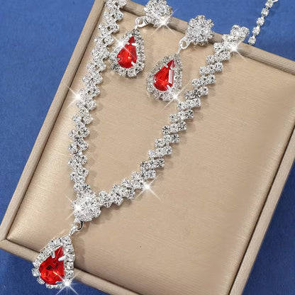 A Sparkling Teardrop-Shaped Rhinestone Pendant Jewelry Set, a Luxurious Necklace Set for Brides at Wedding Parties