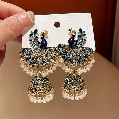 A Pair of Light Luxury High-end Vintage Design Peacock-shaped Round Tassel Earrings