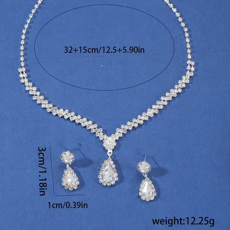 A Sparkling Teardrop-Shaped Rhinestone Pendant Jewelry Set, a Luxurious Necklace Set for Brides at Wedding Parties