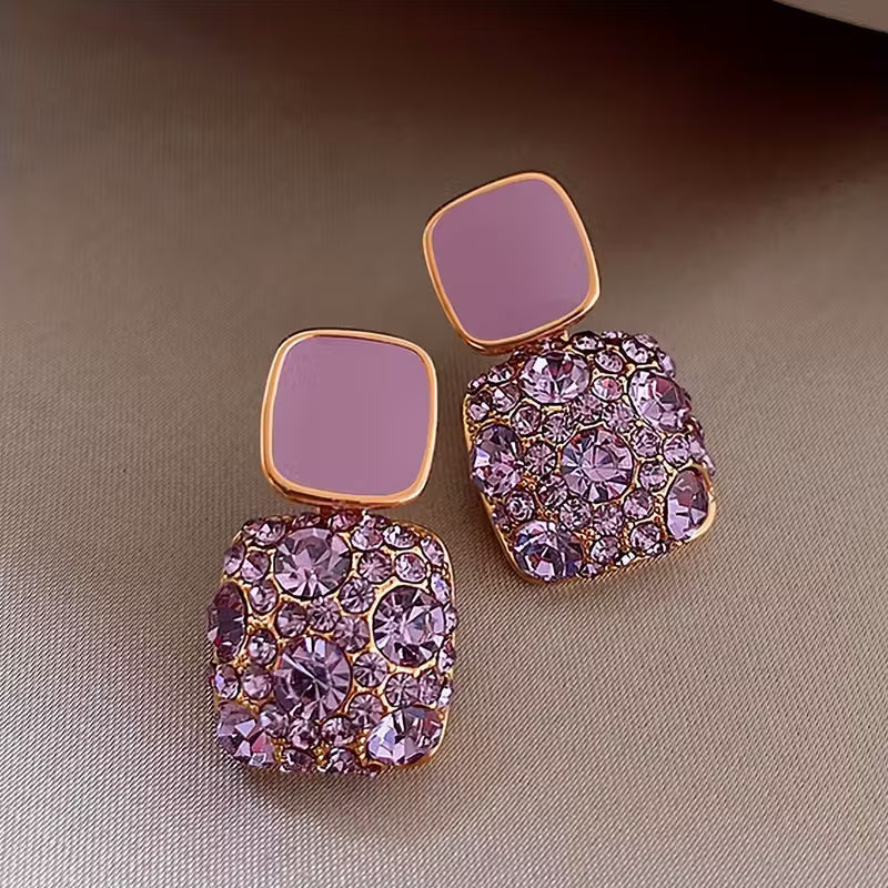 A Pair of Sparkling Square Pendant Earrings Made with Artificial Glass in a Japanese-Korean Style