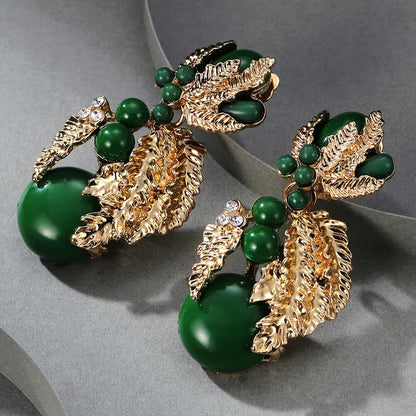 A Pair of Sweet and Elegant Resin Flower Ear Clips, Perfect for Women's Holiday, Birthday, Date, Party, Vacation, Shopping, Daily Wear, and Commuting Accessories