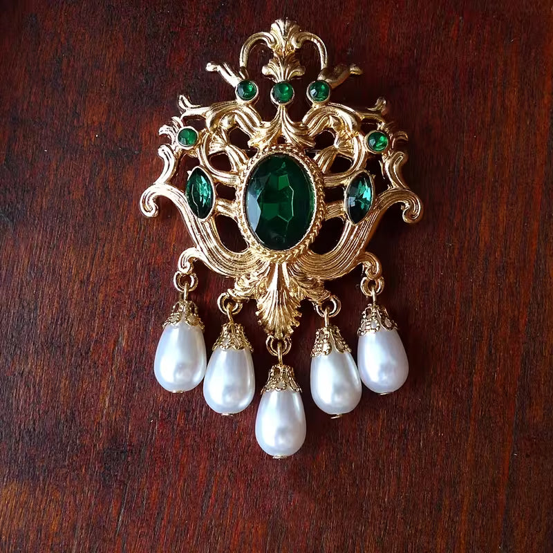 Creative Hot Selling Court Style Tassel Pendant Brooch Western Style Temperament Baroque Corsage Coat Accessories