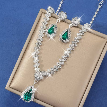 A Sparkling Teardrop-Shaped Rhinestone Pendant Jewelry Set, a Luxurious Necklace Set for Brides at Wedding Parties