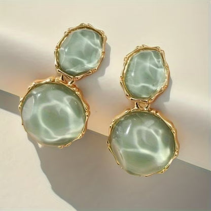 A Pair of Bohemian Geometric Oval Resin Drop Earrings, Exuding Vintage Elegance, Perfect for Women'S Daily Casual Wear And Party Occasions, a Creative Gift