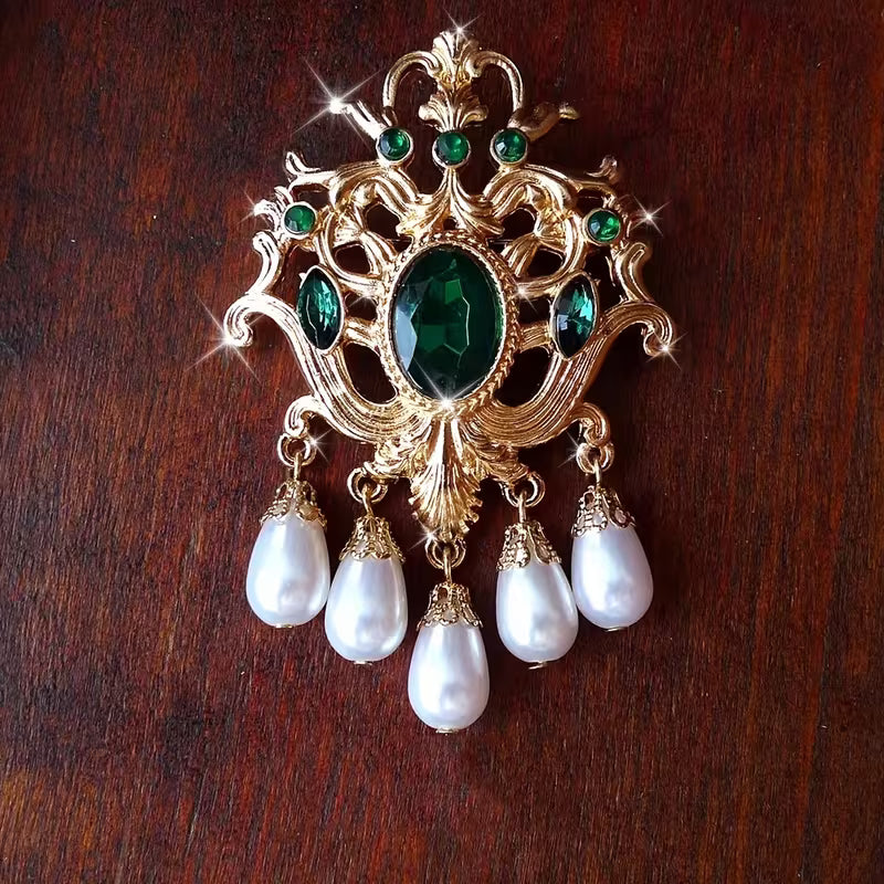 Creative Hot Selling Court Style Tassel Pendant Brooch Western Style Temperament Baroque Corsage Coat Accessories