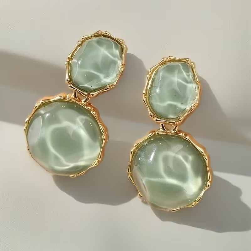 A Pair of Bohemian Geometric Oval Resin Drop Earrings, Exuding Vintage Elegance, Perfect for Women'S Daily Casual Wear And Party Occasions, a Creative Gift