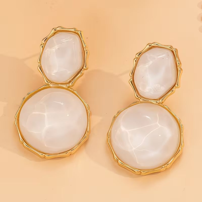 A Pair of Bohemian Geometric Oval Resin Drop Earrings, Exuding Vintage Elegance, Perfect for Women'S Daily Casual Wear And Party Occasions, a Creative Gift