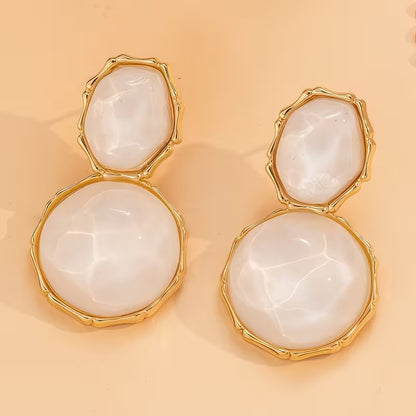 A Pair of Bohemian Geometric Oval Resin Drop Earrings, Exuding Vintage Elegance, Perfect for Women'S Daily Casual Wear And Party Occasions, a Creative Gift